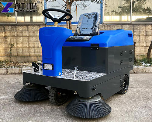 blue sweeping machine for road