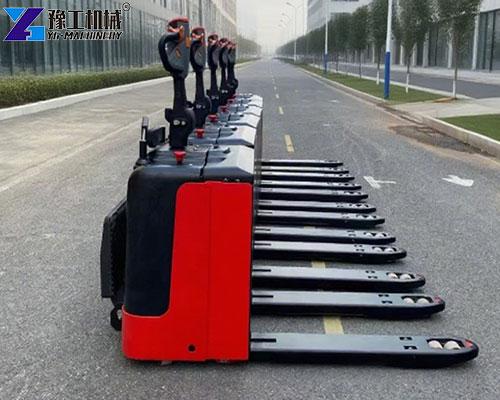 YG's fully electric stacker