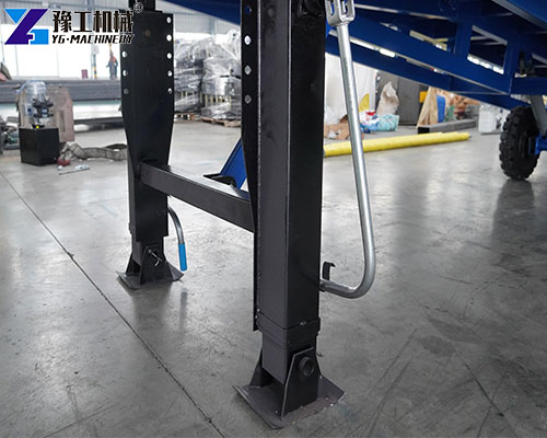 mobile loading ramp's supporting legs